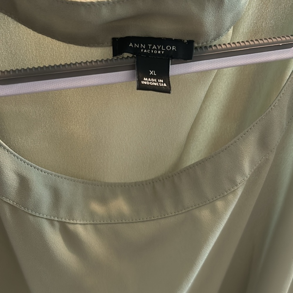 Ann Taylor Factory Blouse Sleeveless XL Sage Color - Picture 6 of 9